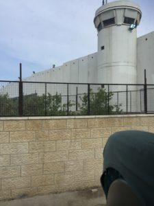 Muro con torre militare di controllo